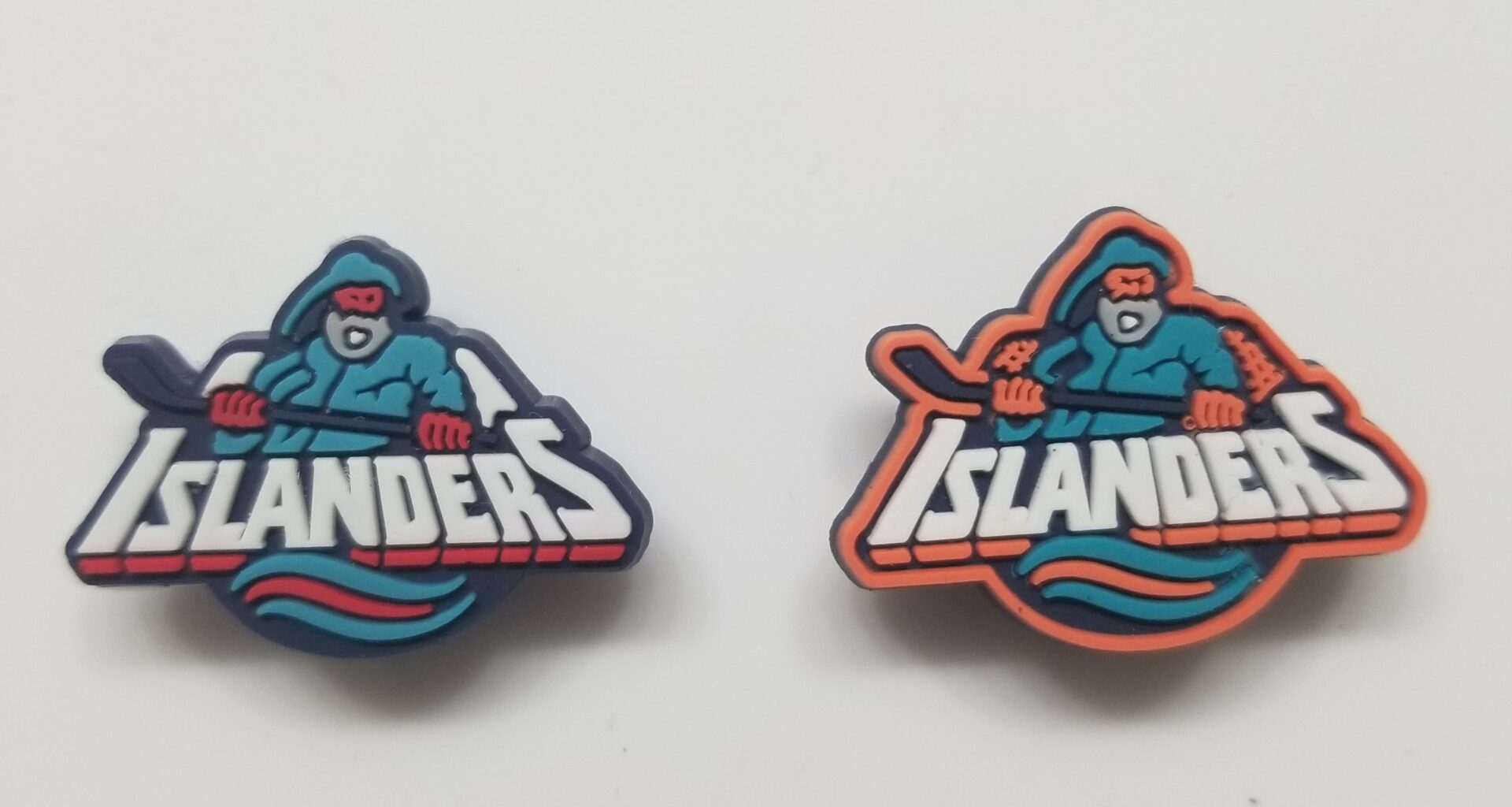 I tried to make manufacture crocs charms of the islanders fishermen. V1 on the left and V2 on the right. The shape of the beard and mouth could ressemble more the original logo but I'm pretty satisfied. What do you think?