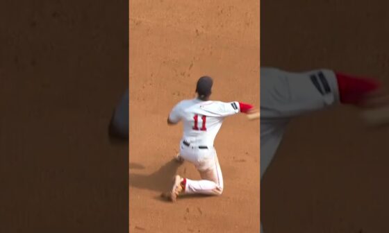 Rafael Devers makes the throw across the diamond from one knee 👏