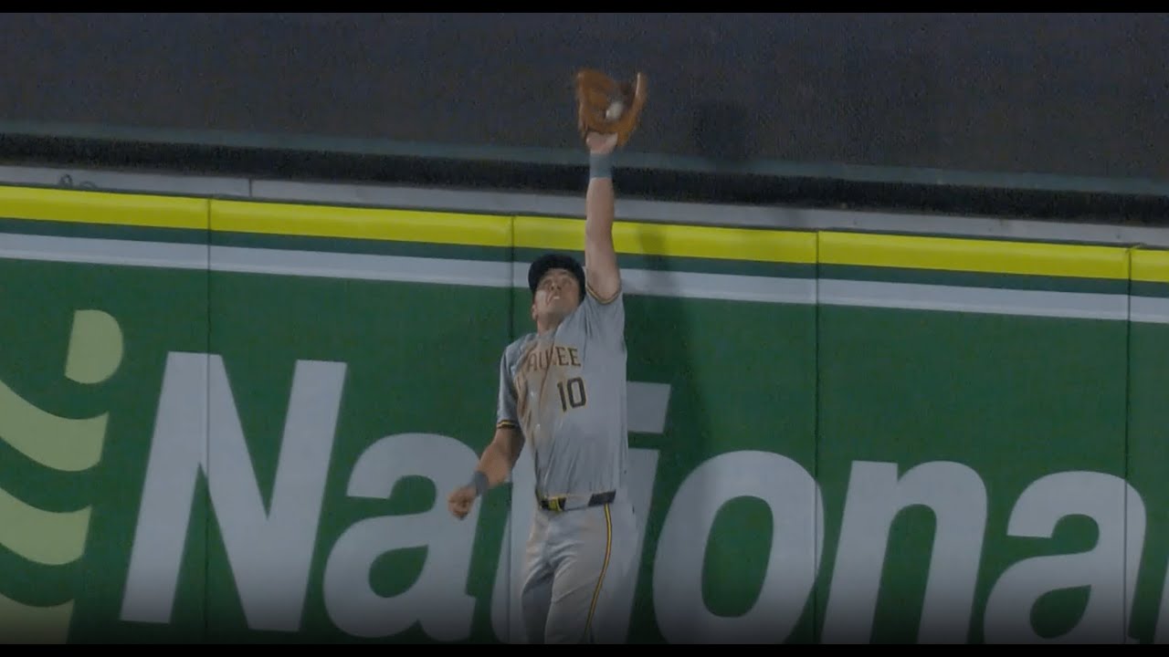 Sal Frelick makes INCREDIBLE game-saving catch to win the game for the Brewers! (Full ninth inning)