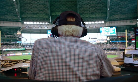 [MLB on FOX] Tom Rinaldi sits down with Bob Uecker to talk about his memories and what keeps Mr. Baseball in the booth.