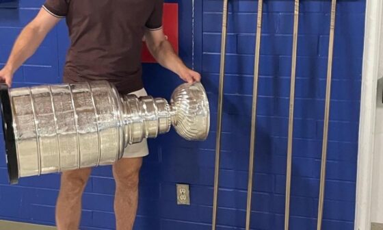 Josh Mahura paying tribute to the Humboldt Broncos with his time with the cup. 💚💛💚💛