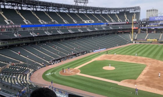 Crowd at resumed Rangers/White Sox game