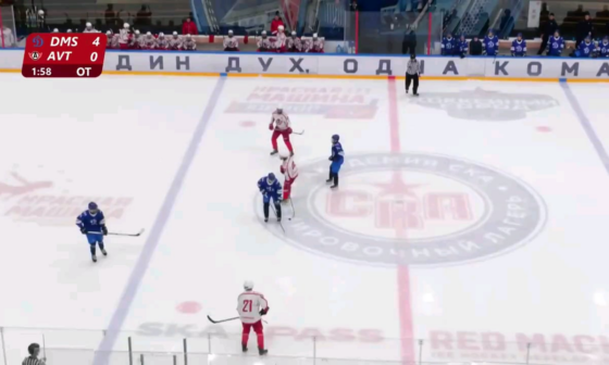 We have our first look at the KHL's new OT rule during play 👀 Players can't skate the puck back into their own half of the ice without risking a penalty.