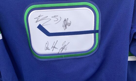 In Penticton , I got Pettersson, Hughes, Garland and Silovs on my classic stick jersey 👍