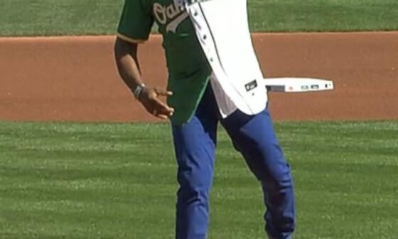 Rickey Henderson throws out the first pitch at the Mariners game in a split A’s/Mariners jersey in Oakland’s last ever game.