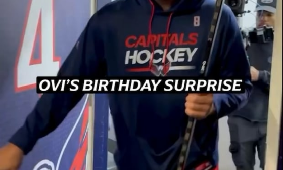 Ovechkin opens birthday gift