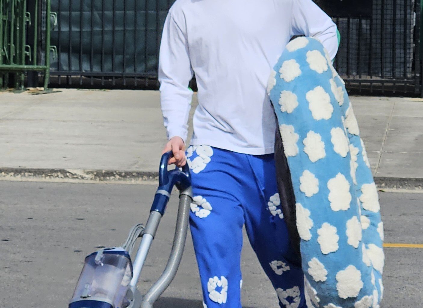 [Bernero] Hey Cub fans, no more games, but I was down at Wrigley today got us some new pics!! PCA arriving at Wrigley carrying a dog bed and a vacuum cleaner This is NOT a photoshop 🤣