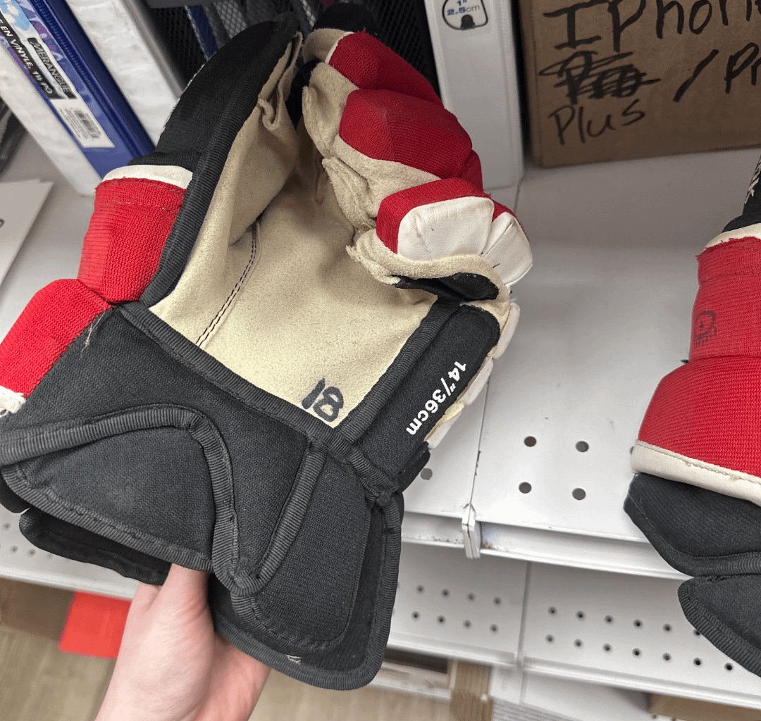 Help me identify these gloves