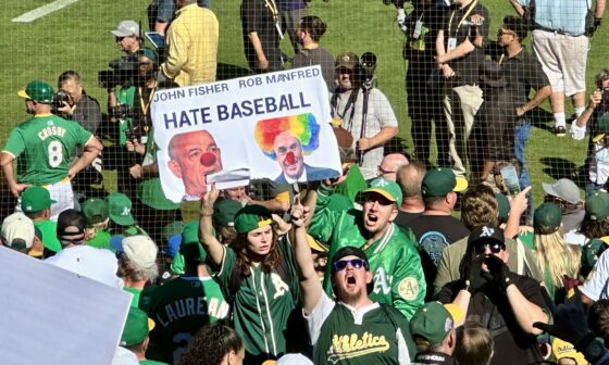 The final game in Oakland: “John Fisher and Rob Manfred hate baseball”