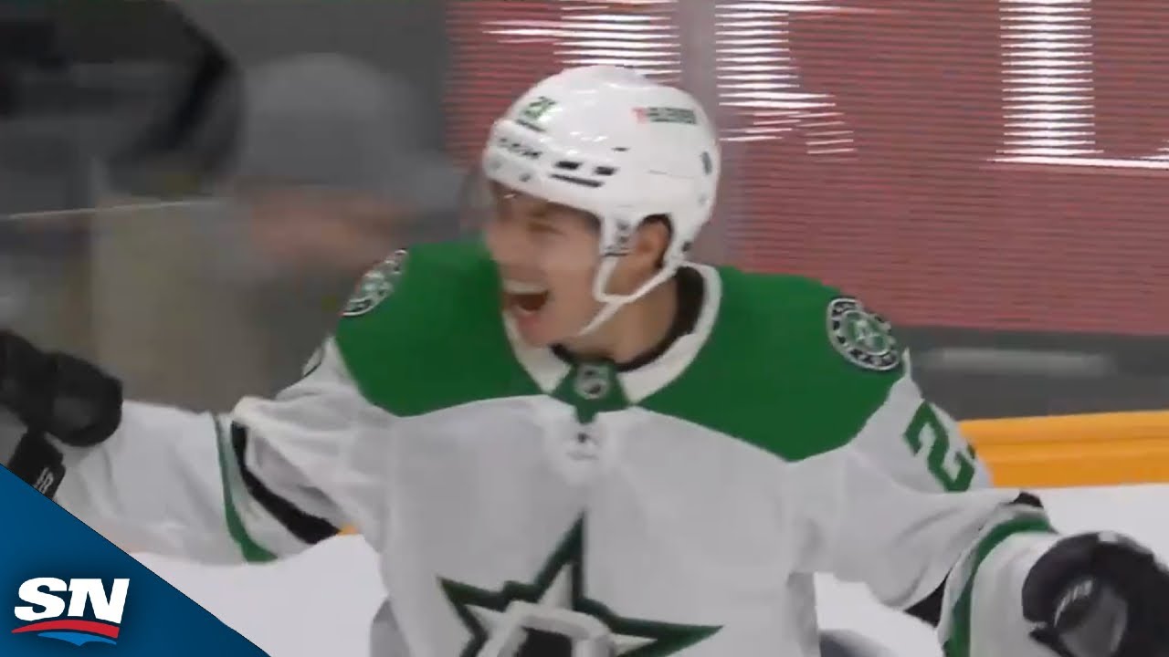 Stars' Hintz And Robertson Combine For Two Goals In 19 Seconds