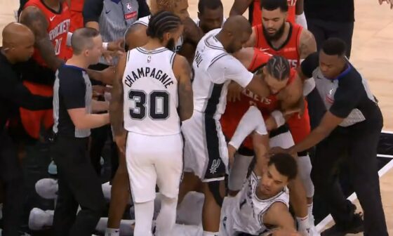 Dillon Brooks fights Victor Wembanyama for ball so Chris Paul punches Brooks 👀