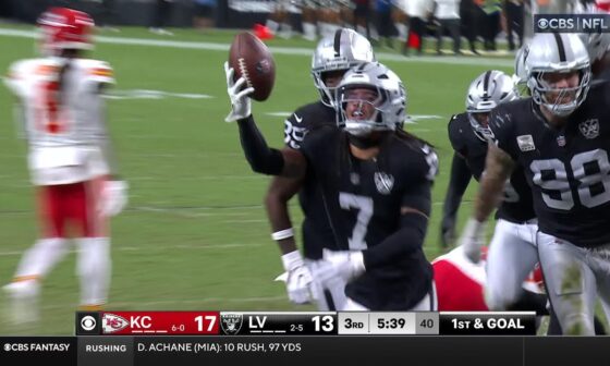 Moehrig's INT vs. Mahomes gives Raiders possession inside KC's 5-yard line