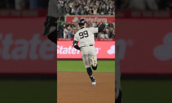 Yankee Stadium was ready to get loud. Aaron Judge obliged. 🗣️ #WorldSeries