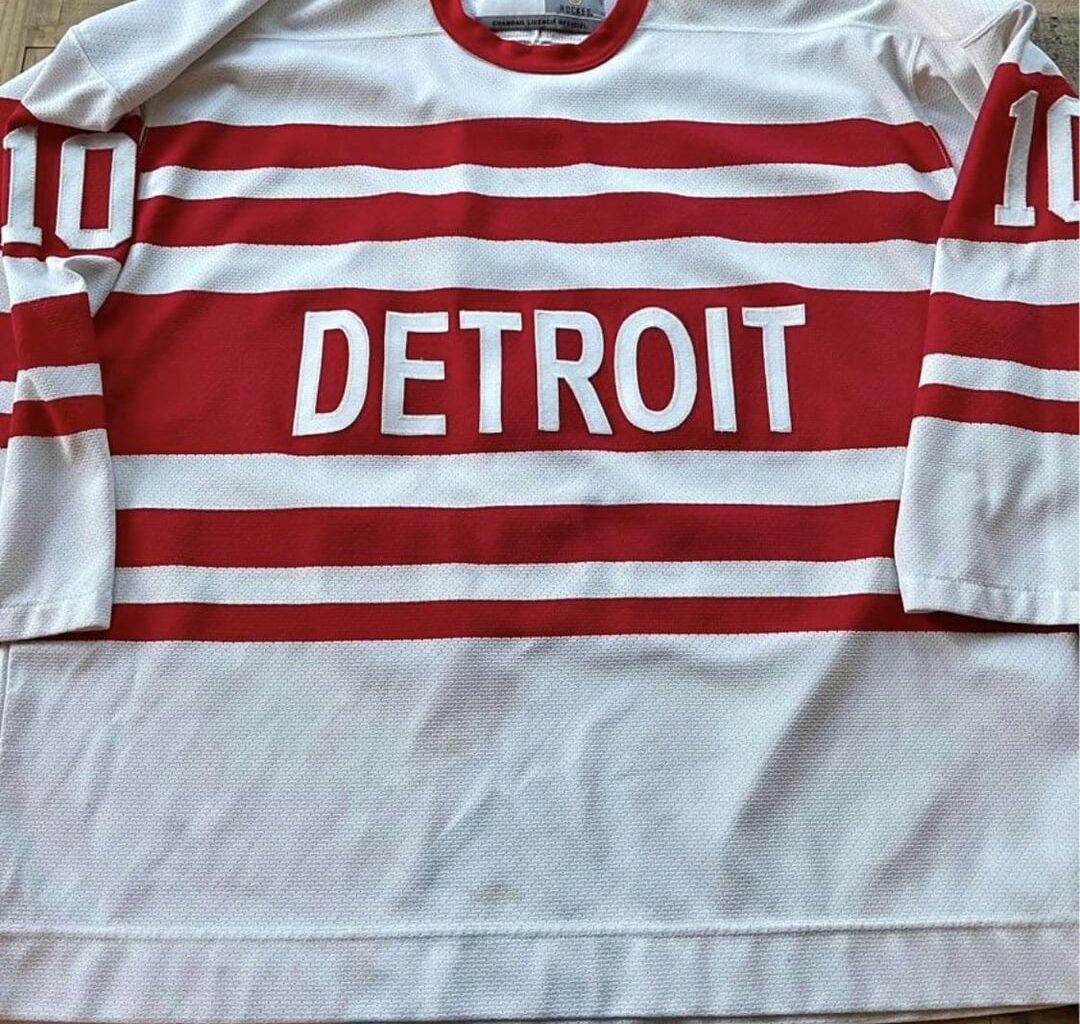 [FS] Will delete when sold… Found this old 91-92 Red Wings throwback jersey in a bunch of boxes. Anyone want it? $75 USD shipping is on me. Size XL.