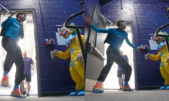 LaMelo Ball hilarious reaction to Hornets scaring him with a clown on Halloween 😂😂