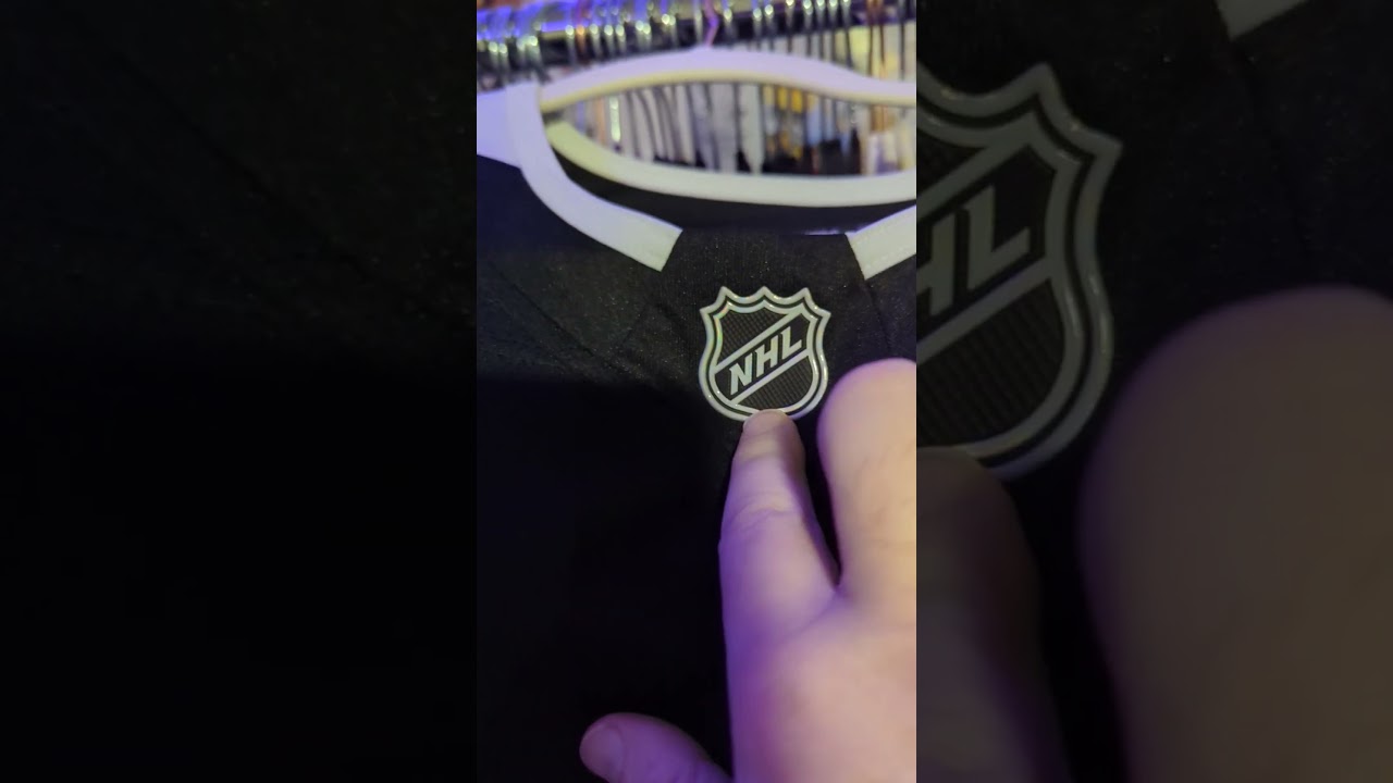 And now a look at the new Kings home jersey. #thg #hockey #nhl