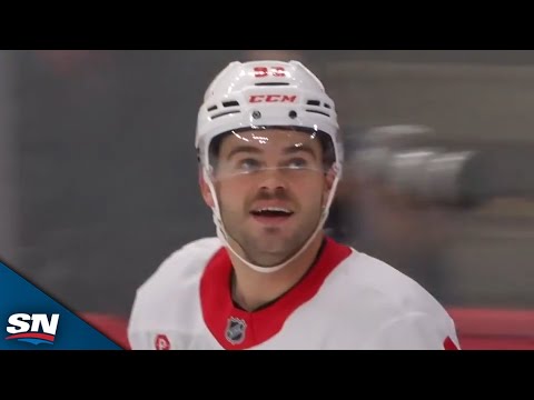 Red Wings' Alex DeBrincat Buries Buzzer-Beater vs. Blackhawks