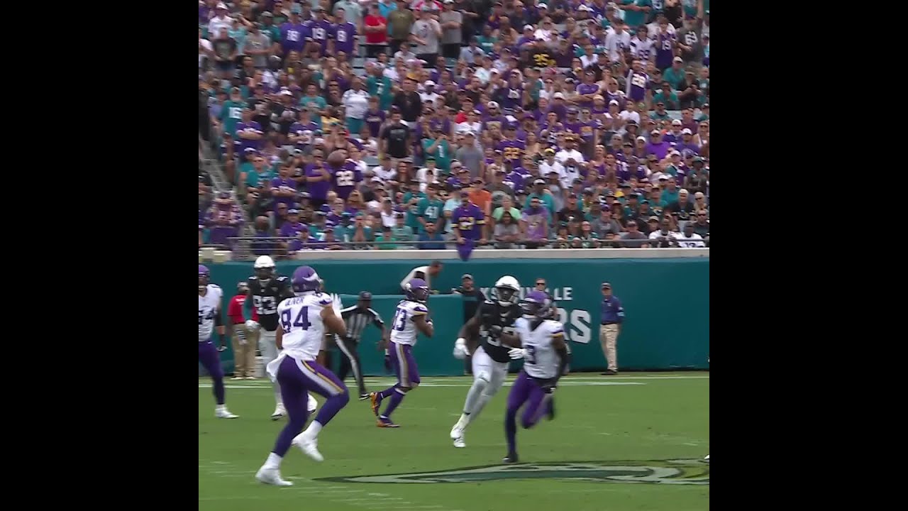 Josh Oliver catches for a 28-yard Gain vs. Jacksonville Jaguars