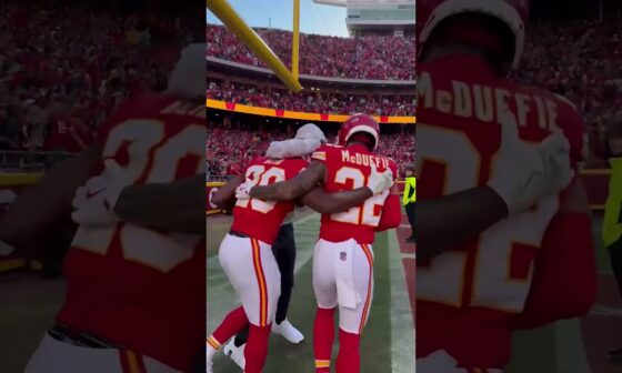 MUST SEE postgame celebration 😍 #ChiefsvsBroncos