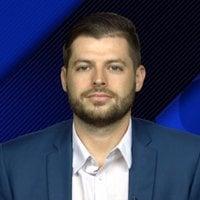 [Slater] Steph Curry is questionable at Clippers tomorrow with left knee bursitis. Kevon Looney is questionable with an illness.