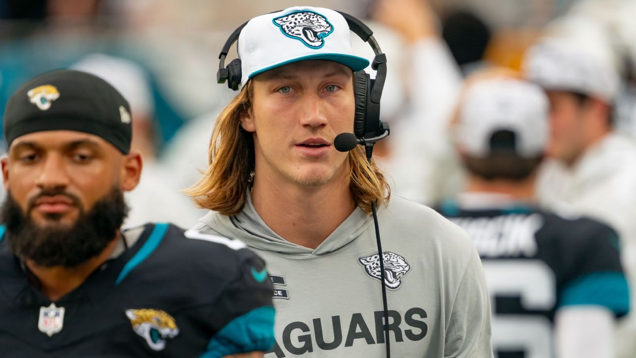 Jaguars QB Trevor Lawrence eyes return, won't rule out surgery