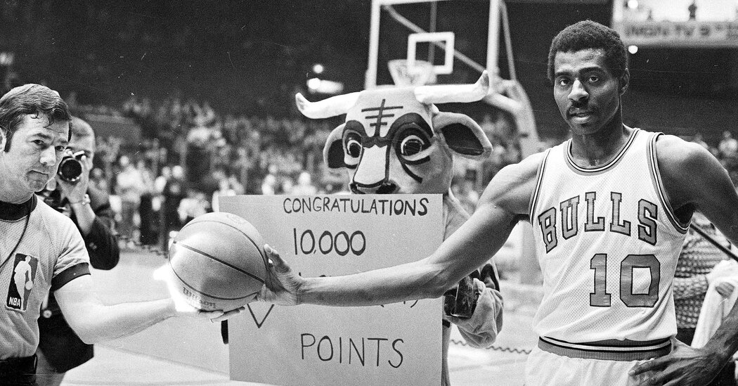 Bob Love, Rugged, High-Scoring All-Star for Chicago Bulls, Dies at 81