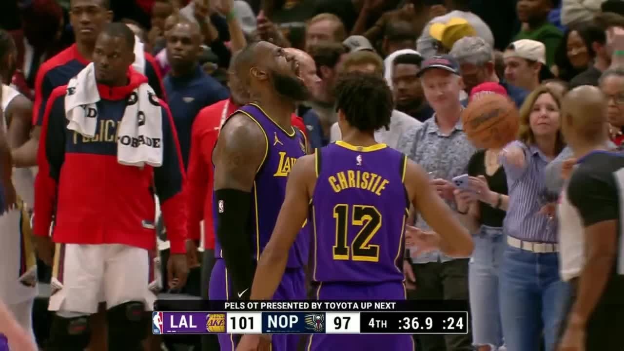 [Highlight] LeBron James with the trademark LeFuckYou3 in crunch time