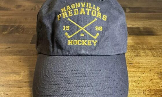 Free preds hat.