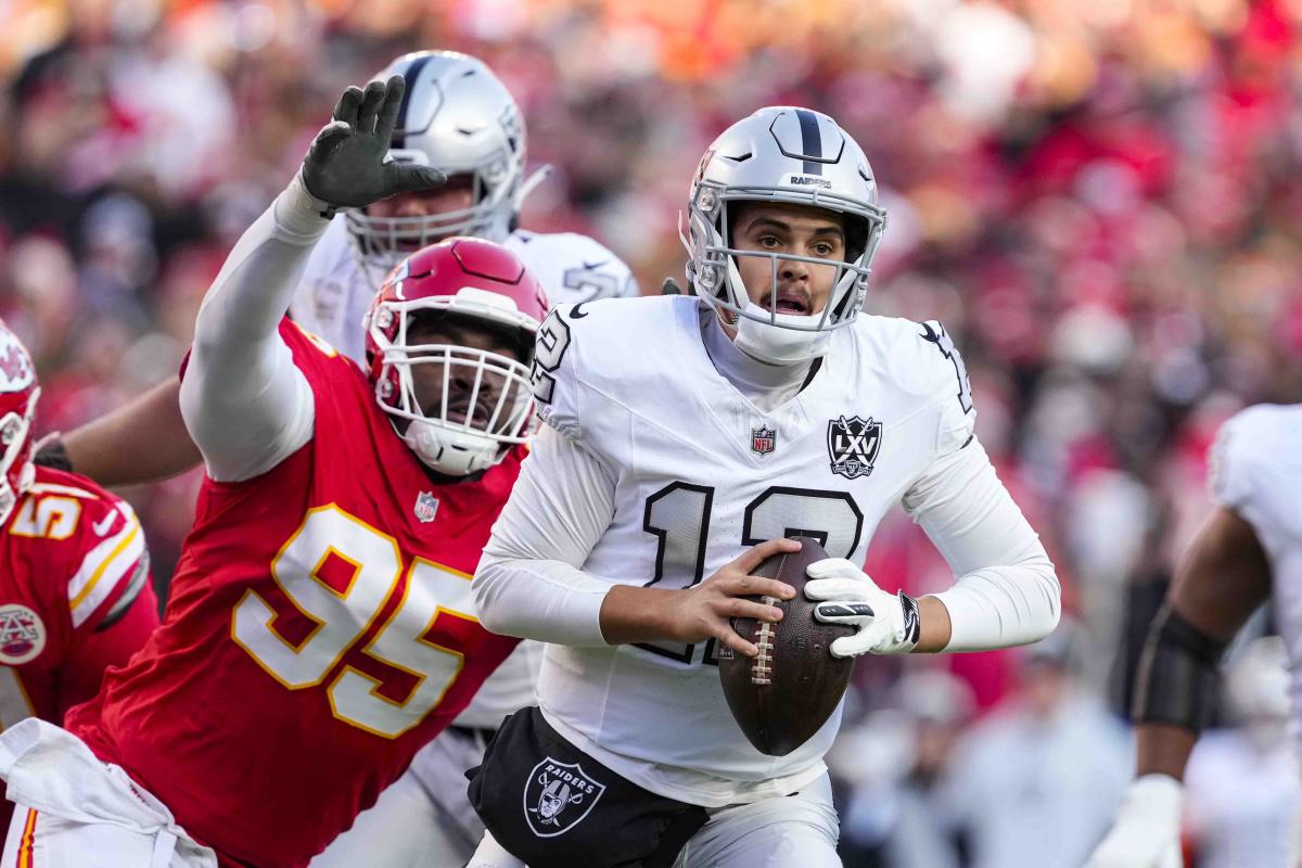 Chiefs fend off Raiders' upset bid after Las Vegas blows potential game-winning field goal chance