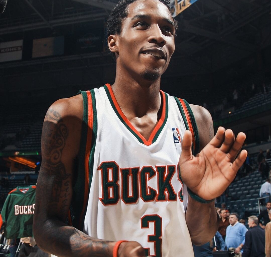 [Bucks] 15 years ago today, rookie Brandon Jennings dropped 55. Last night he got to witness Giannis drop 59.