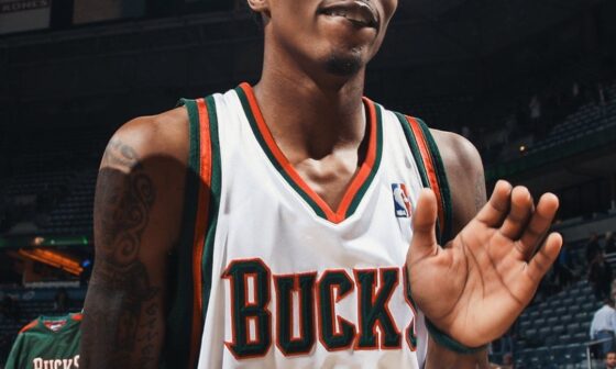 [Bucks] 15 years ago today, rookie Brandon Jennings dropped 55. Last night he got to witness Giannis drop 59.