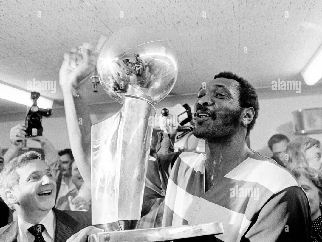 Casting happy birthday spells for Elvin Hayes! NBA champion and franchise all time leading scorer! To strengthen the spells, please comment "happy birthday Elvin!"