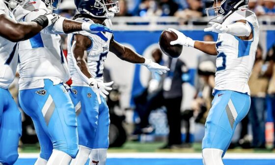 [Wyatt] 🚨BRITCHES REPORT 🚨: The Titans will be decked out in white jerseys with light blue britches and all white socks in Sunday’s game at the Houston Texans. 👖