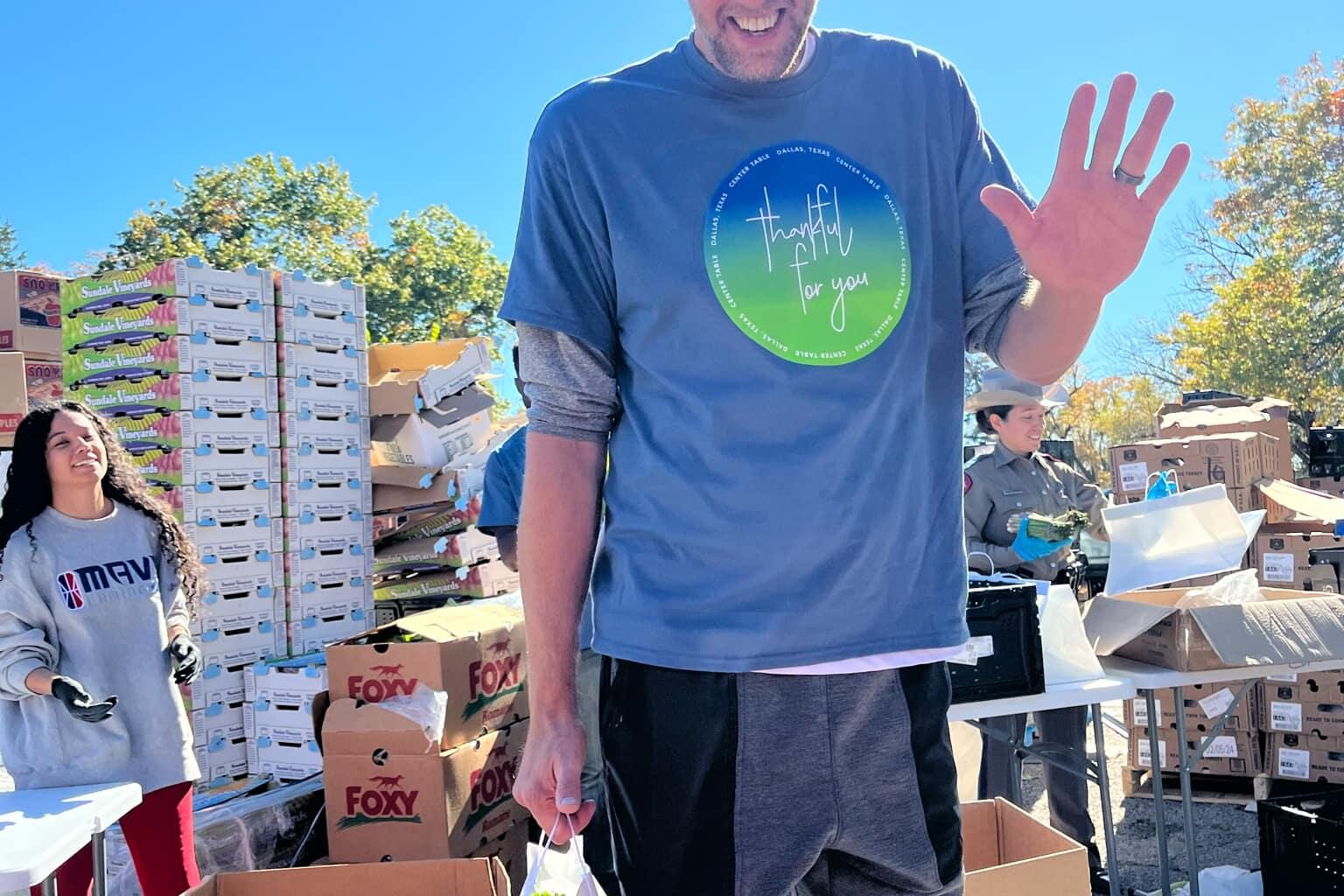 Dirk @ the food drive!