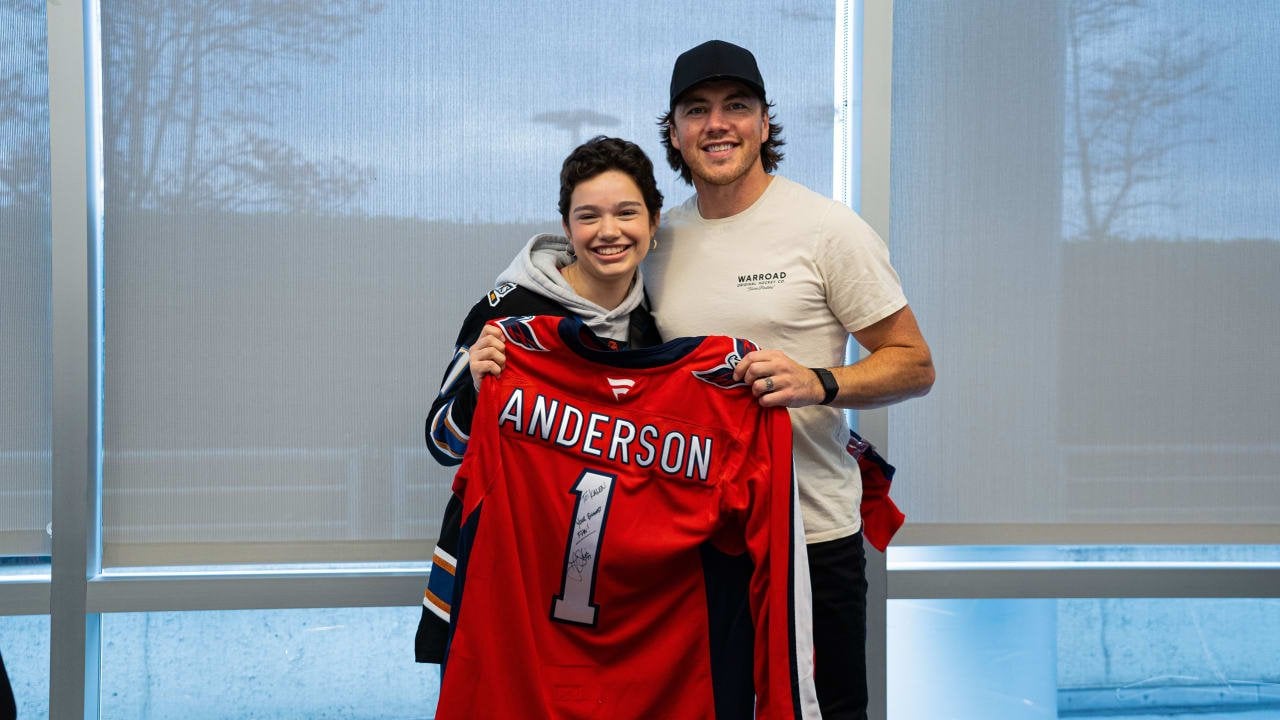 Oshie surprises 16-year-old fan as part of Make-A-Wish | NHL.com