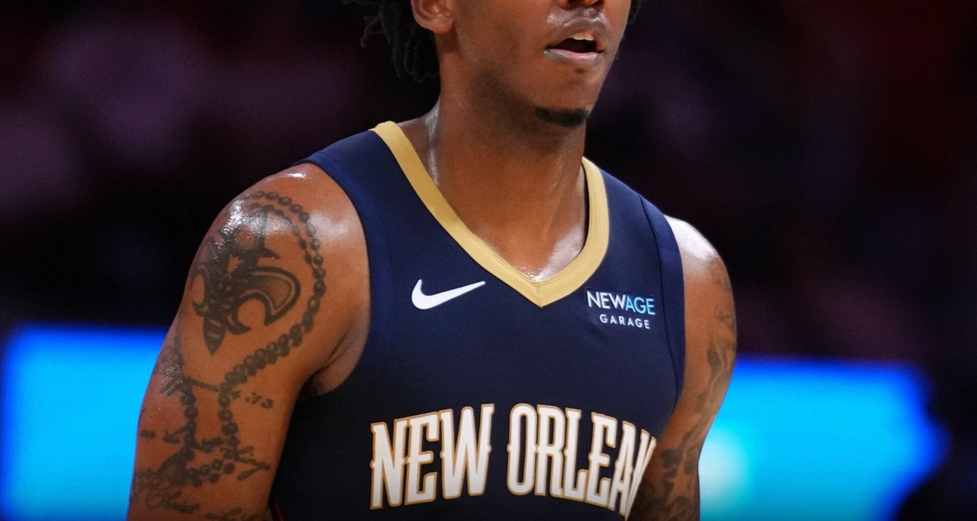 [Shams Charania] Free agent guard Elfrid Payton has agreed to a deal with the New Orleans Pelicans, his agent Darrell Comer of Tandem told ESPN. Payton attended training camp with the Pelicans and now rejoins the team amid a wave of injuries.