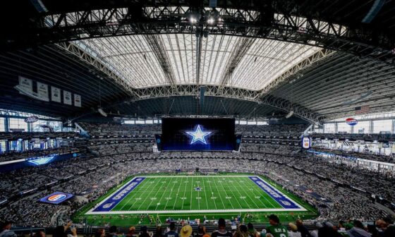 Large piece of metal falls from AT&T Stadium roof prior to Texans-Cowboys game