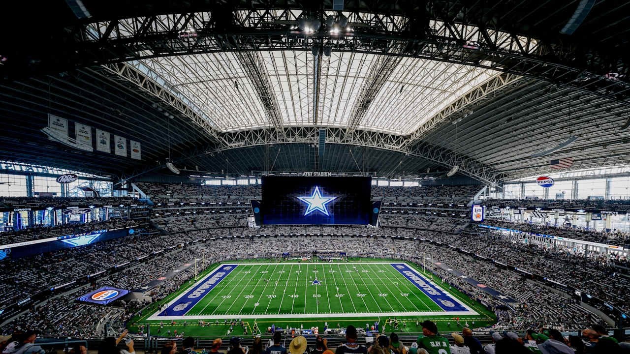 Large piece of metal falls from AT&T Stadium roof prior to Texans-Cowboys game