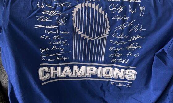 [SulejPL] @Fanatics created WS Champions t-shirt for @Dodgers WITH TEXAS RANGERS SIGANTURES ON THE BACK.