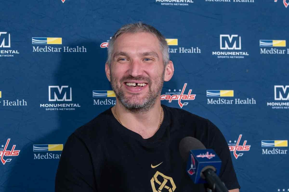 Alex Ovechkin watches Capitals practice without cast or crutches