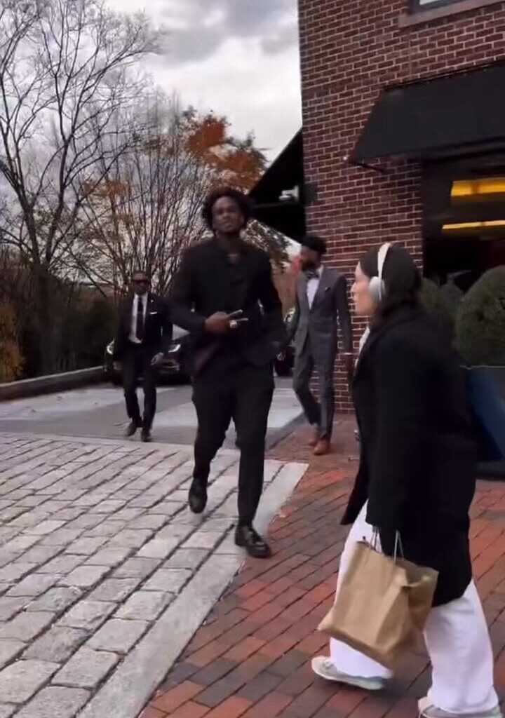 Oshae Brissett rejoining the Celtics today for their White House visit. Love that he made the trip.