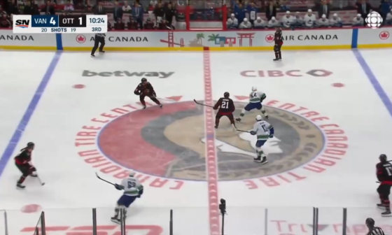 Canucks playing keep away on the delayed penalty vs the Sens (HD Clip)