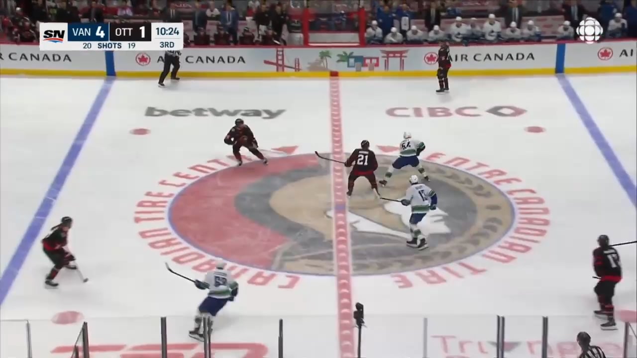 Canucks playing keep away on the delayed penalty vs the Sens (HD Clip)