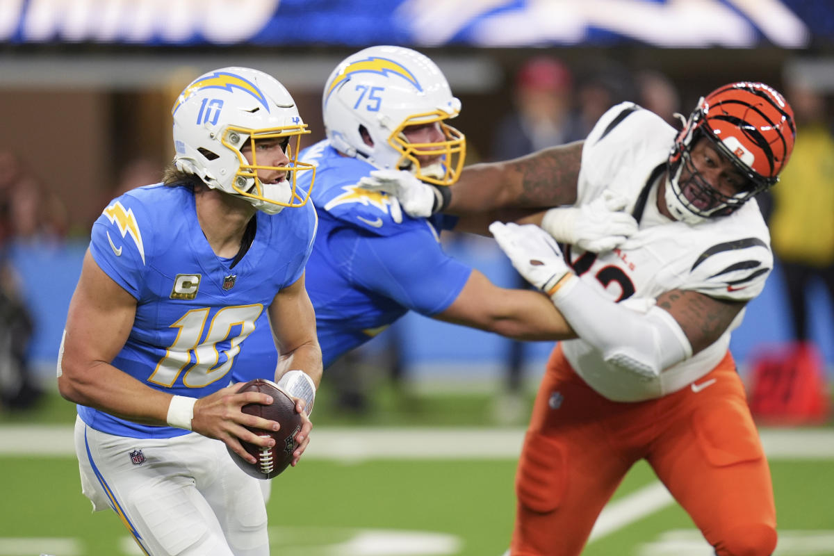 Bengals-Chargers: Justin Herbert leads winning drive after L.A. blew a 21-point lead to beat Cincinnati 34-27