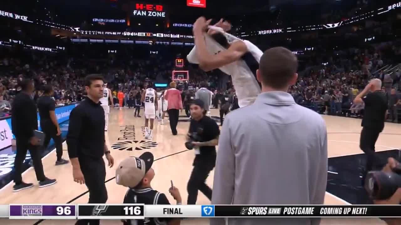 [Highlight] After the game, a kid came into the court hoping to get an autograph, Wemby gives his jersey instead