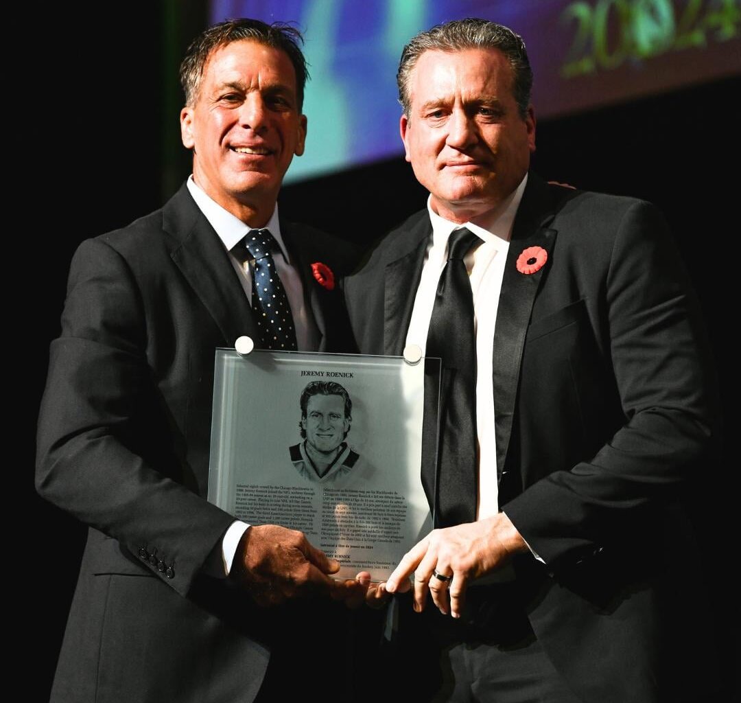 Jeremy Roenick gets his Hall of Fame plaque from Chris Chelios