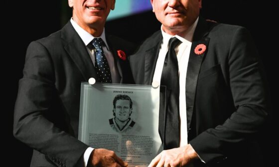 Jeremy Roenick gets his Hall of Fame plaque from Chris Chelios