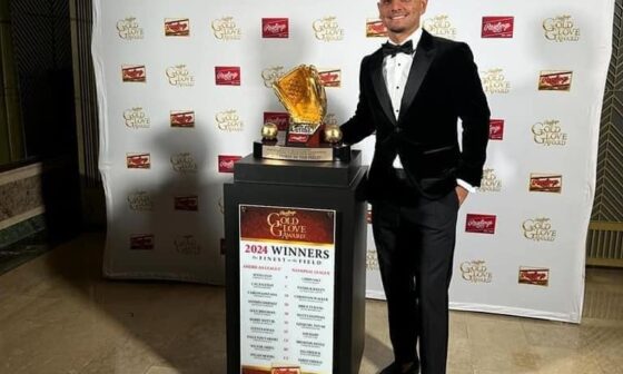 Andres Gimenez accepts his 2024 Gold Glove Award