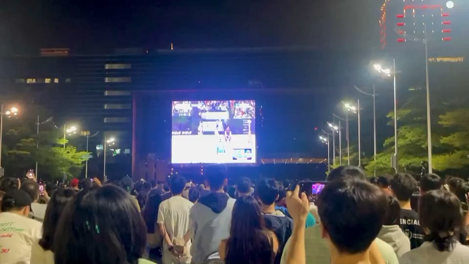 The WBSC Premier12 is in full swing in Taiwan. Many people are gathering for public viewing.