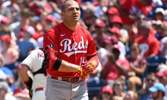 Cincinnati Reds reach out to bring Joey Votto back to organization